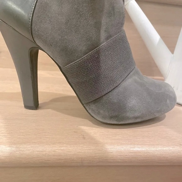 - GIANNI BINI GREY SUEDE HEELED BOOTIE SIZE 7.5 - Picture 9 of 14